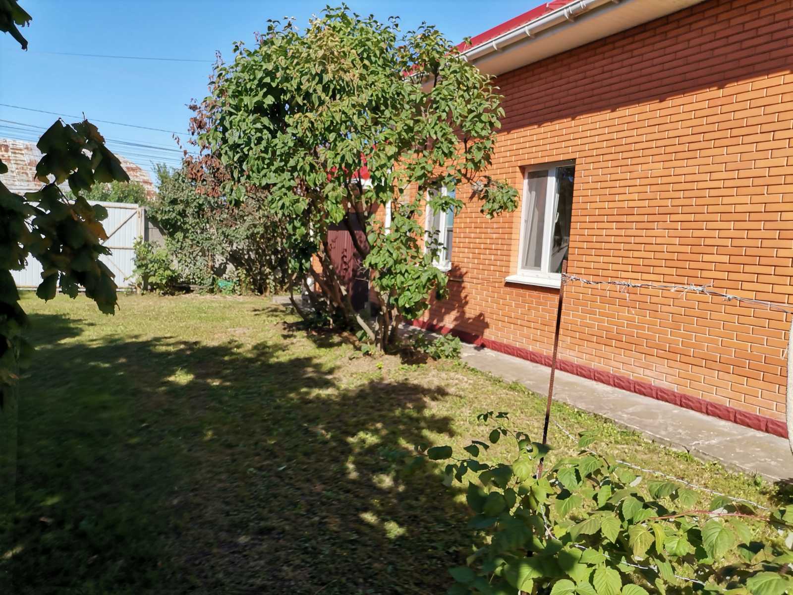 Продажа дома из красного кирпича, 17 соток. От Киева 900м